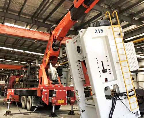 临朐提升工作效率，选择优质折臂吊租赁服务