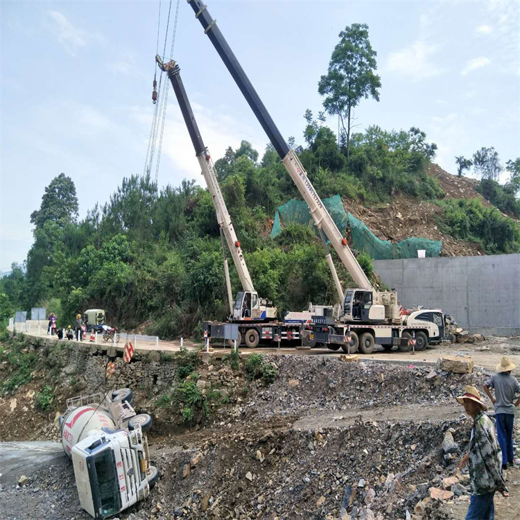 临朐汽车掉沟里叫吊车救援要多少钱