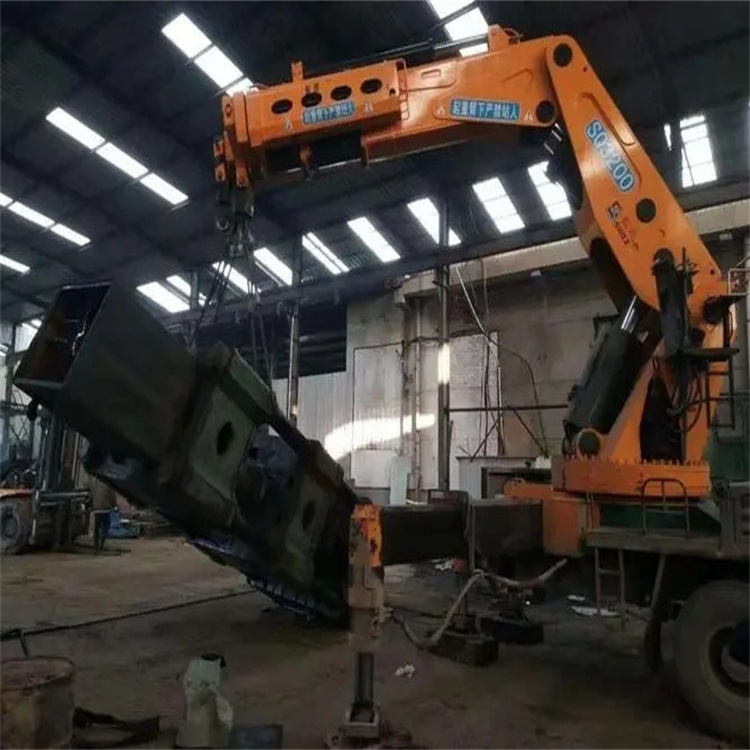 临朐130吨折臂吊车出租吊机租赁附近电话