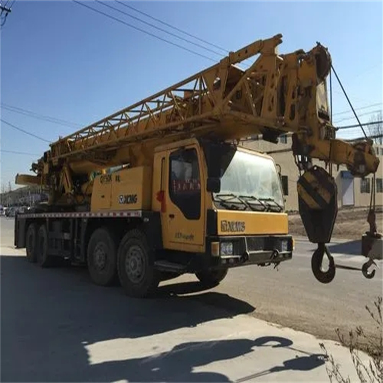 临朐吊车吊挖机吊哪里比较安全